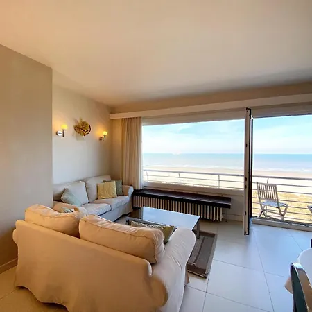 Attic Near Beach, Cleaning Included Дом отдыха *